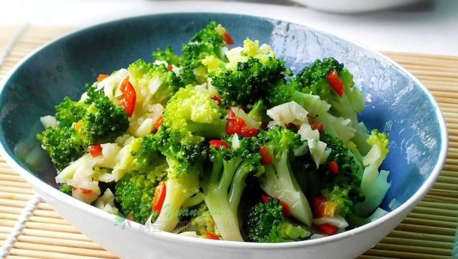 西兰花菜肴摆盘