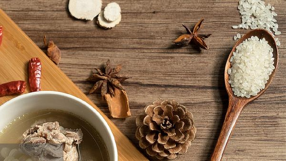 多囊肾患者在家用餐场景