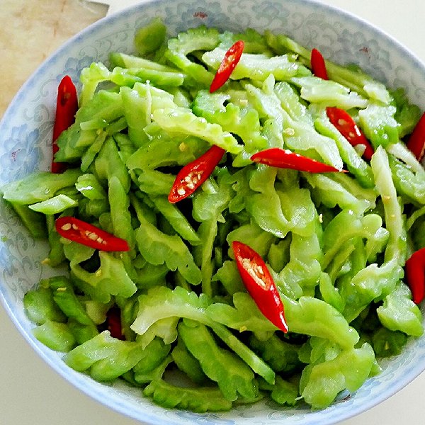 清炒苦瓜西兰花成品菜肴