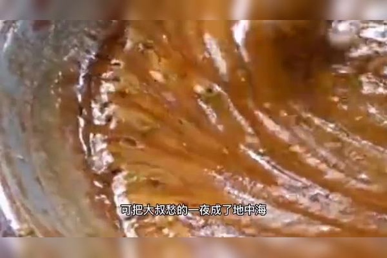 展示蟹黄细腻质地与颜色 大闸蟹蟹黄特写图