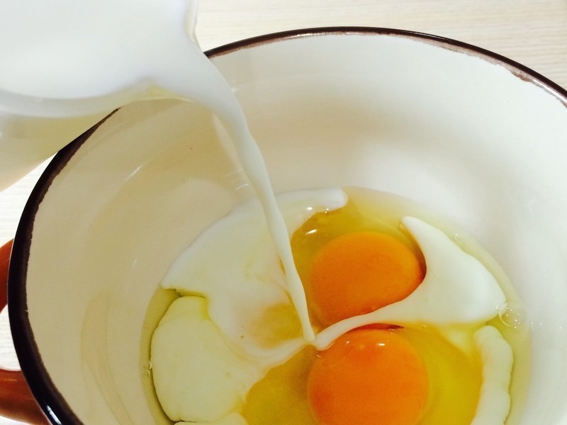 成品牛奶炖鸡蛋特写
