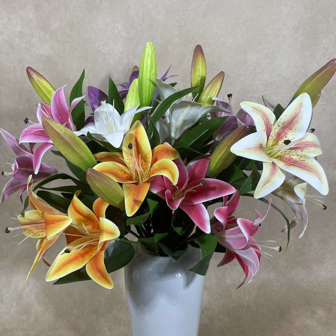 插花艺术中的百合