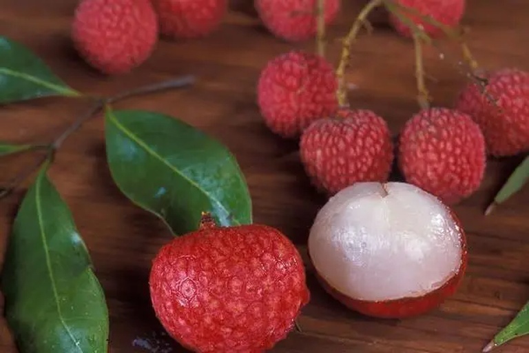 新鲜荔枝与变质荔枝对比图