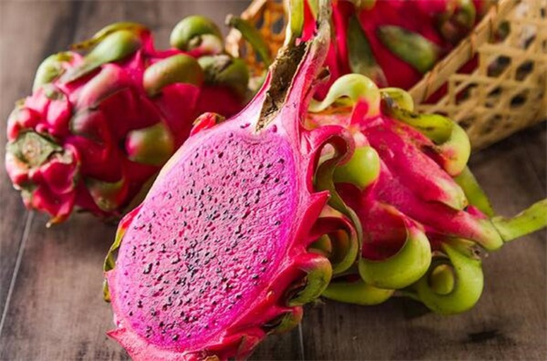 红心火龙果切开特写