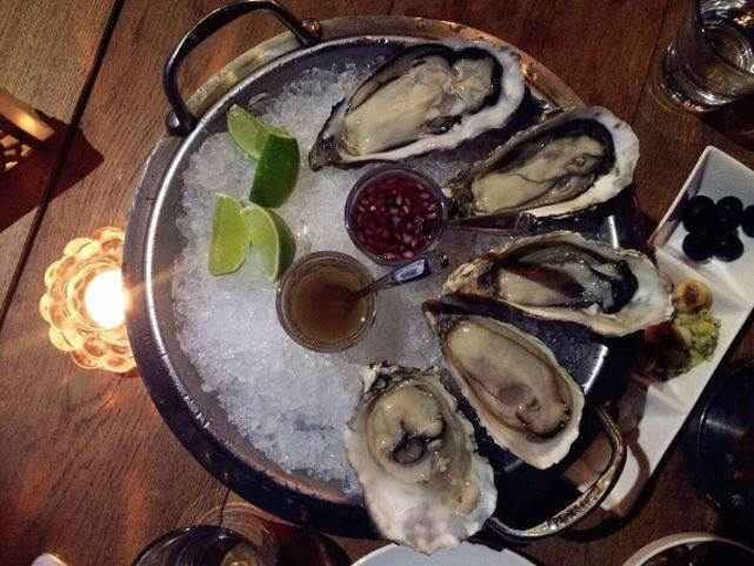 生蚝与生菜搭配菜肴示意图