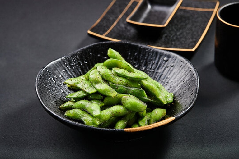 厨房中毛豆与豆制品组合图
