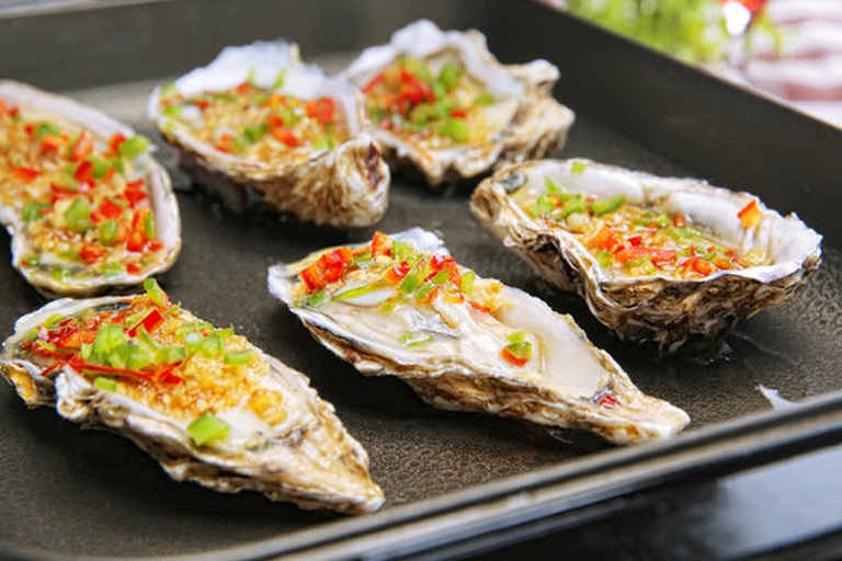 生蚝料理摆盘图