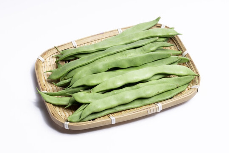 新鲜白扁豆去筋切段特写