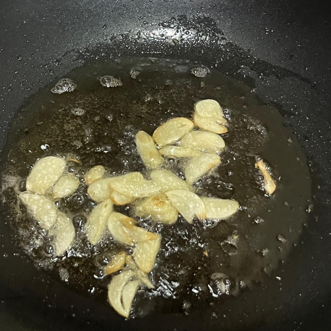 红葱油蒜头酥炸制过程