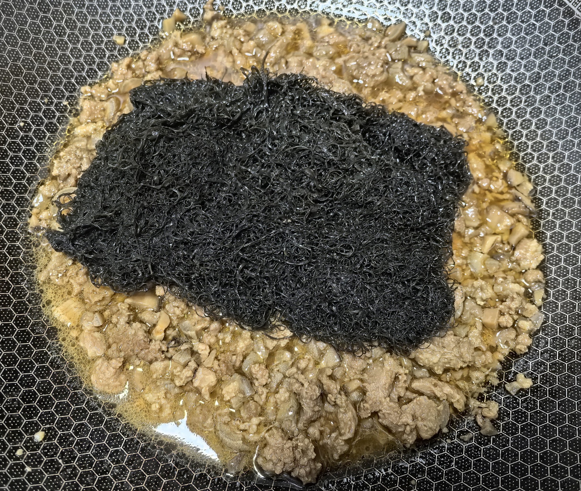 煸炒肉末过程特写