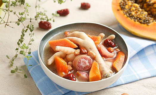 木瓜炖汤养生场景图