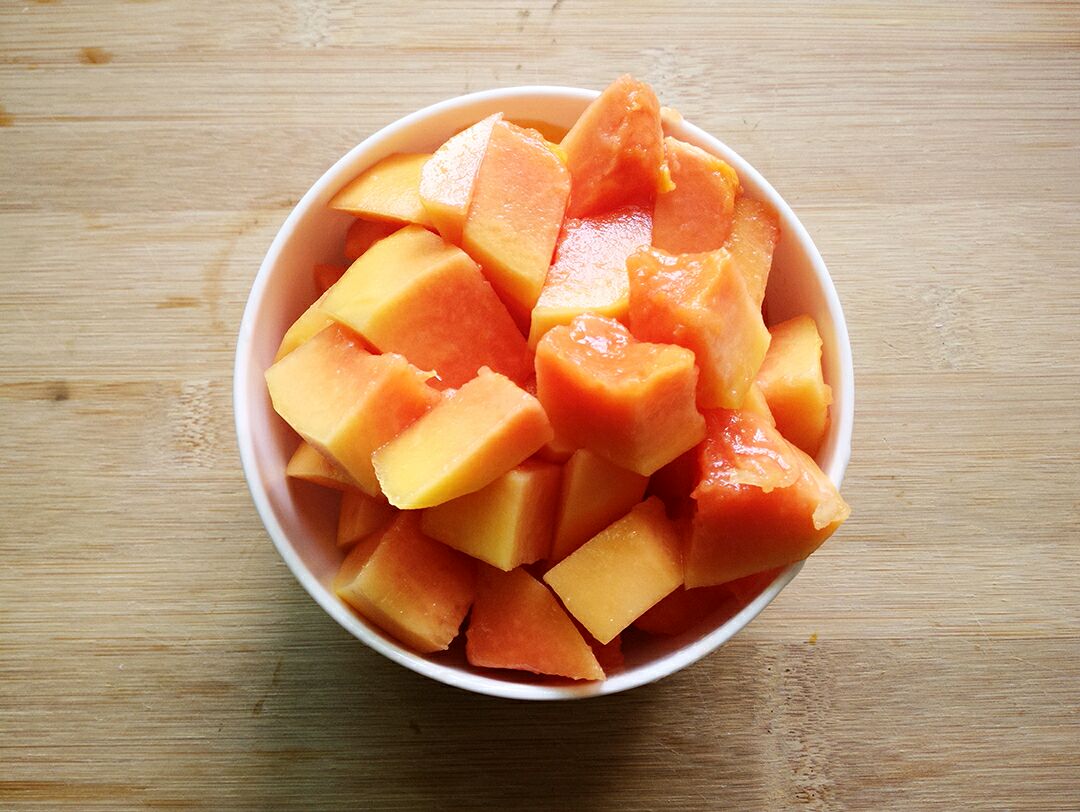 家庭制作木瓜奶场景