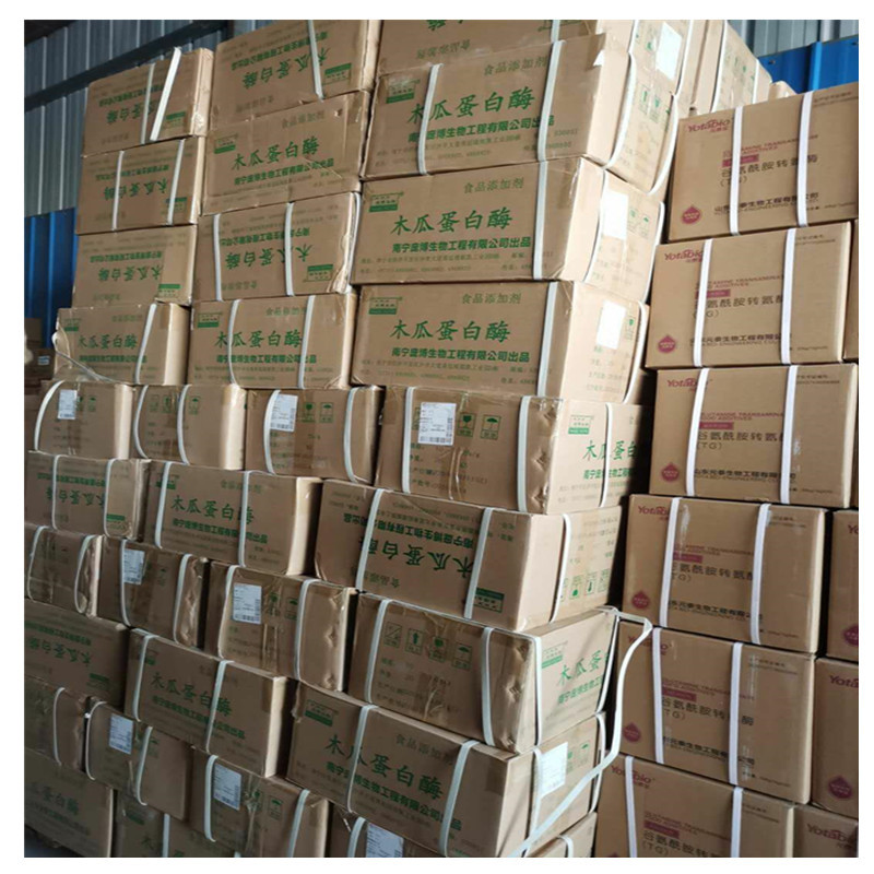 实验室研究人员检测大豆木瓜蛋白酶消化物样品