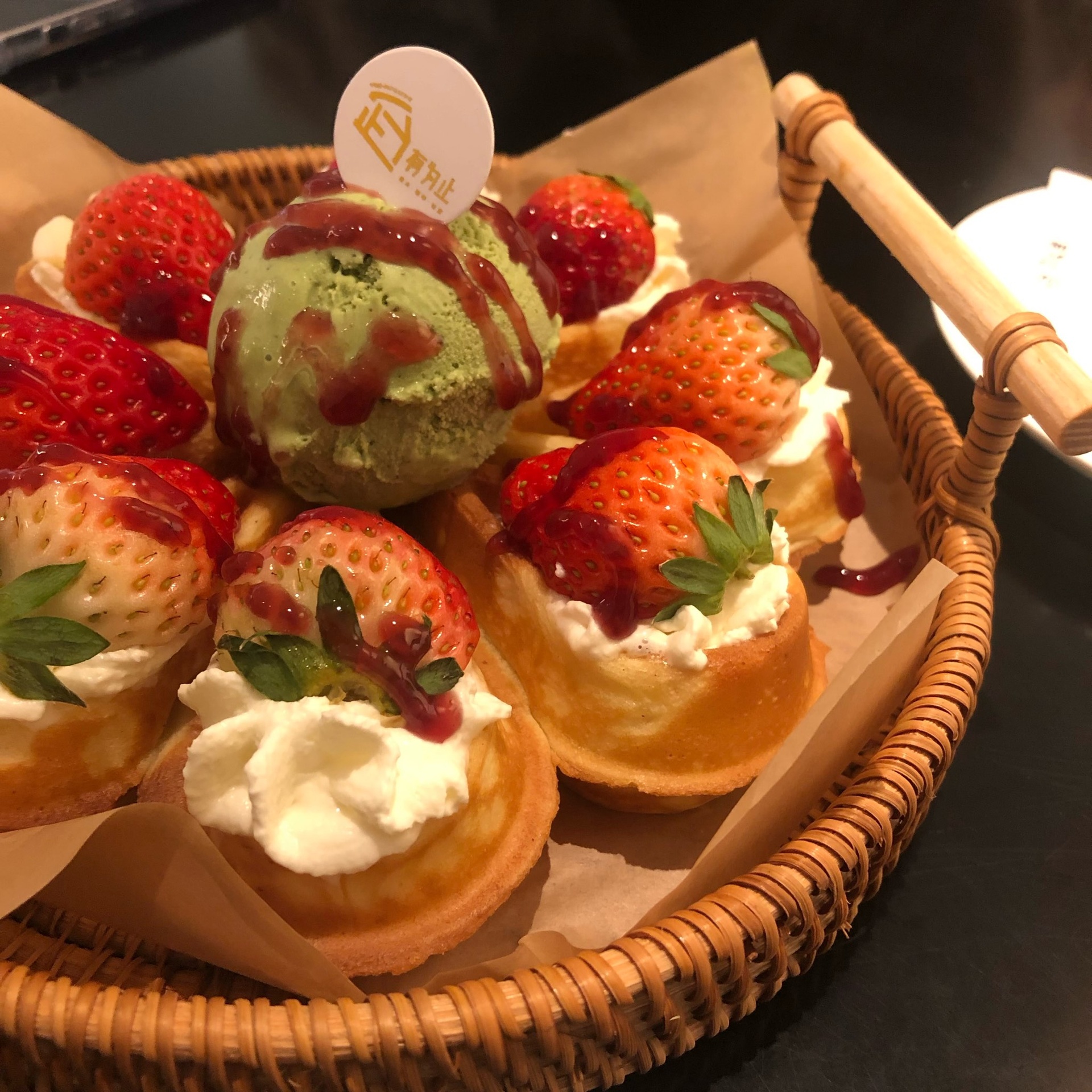 草莓冰激凌创意吃法展示