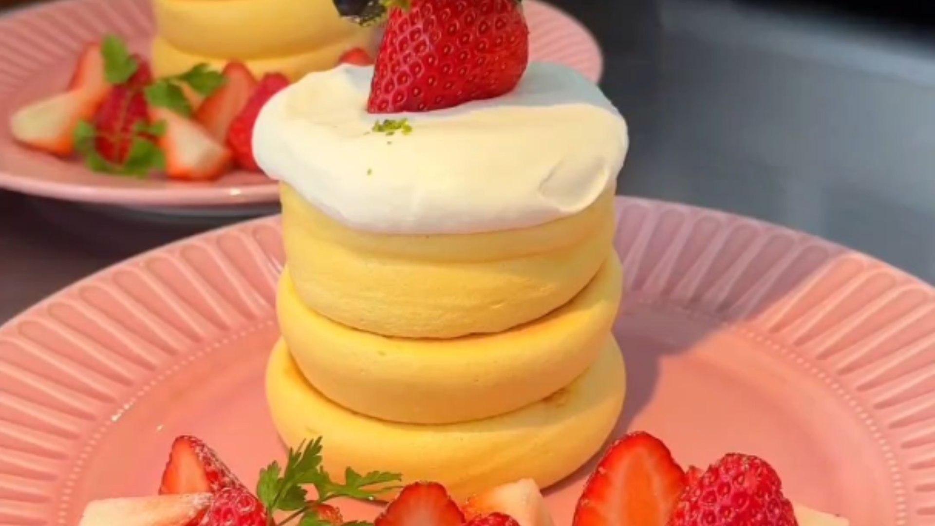 草莓奶油舒芙蕾成品图