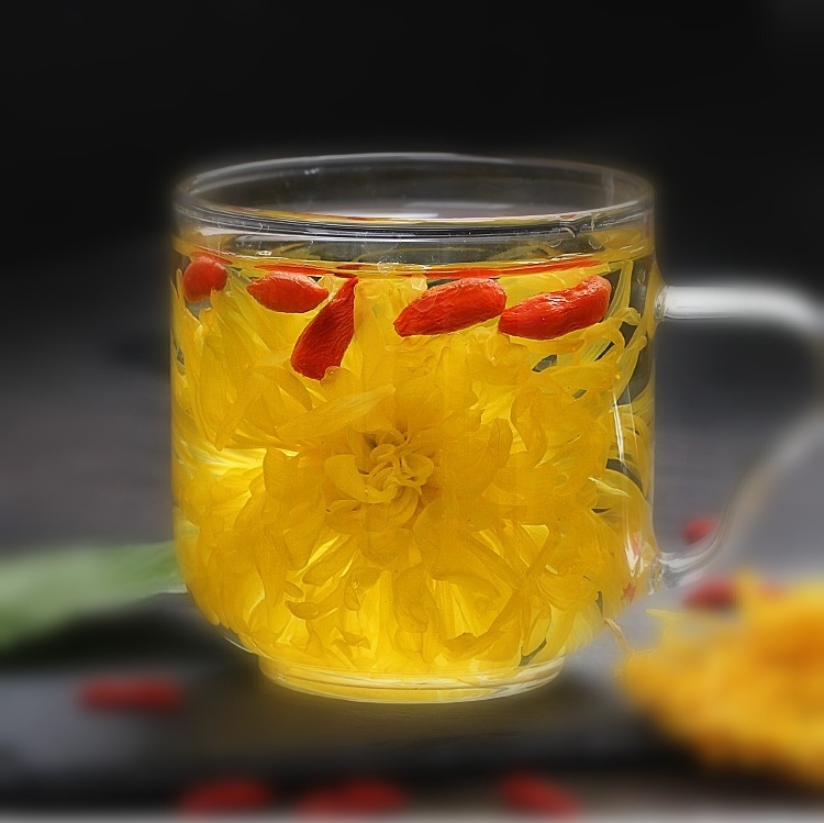 冲泡后的野菊花茶饮品