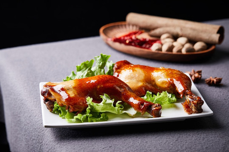 成品板烧鸡腿堡特写