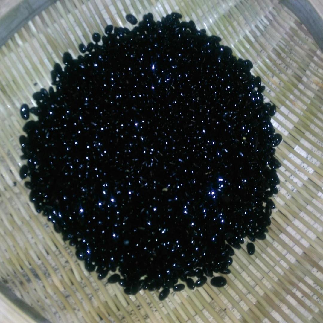 黑豆清洗与晾干过程