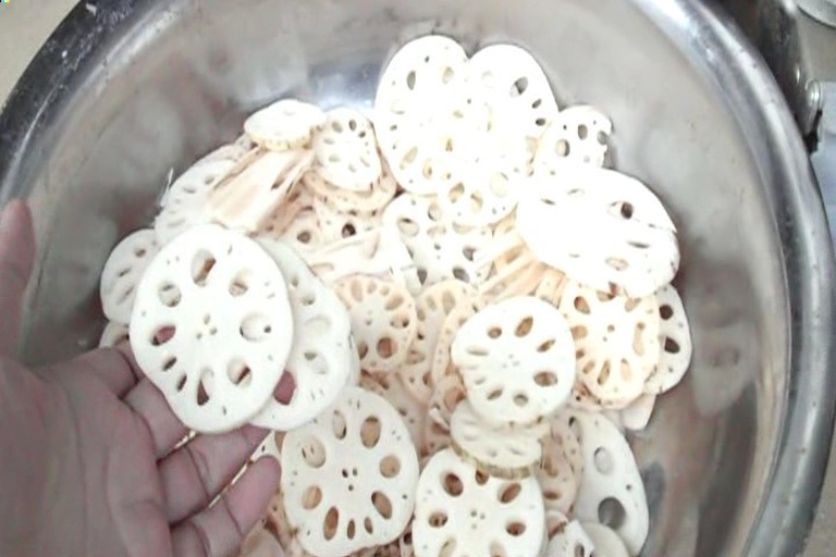 莲藕焯水过程
