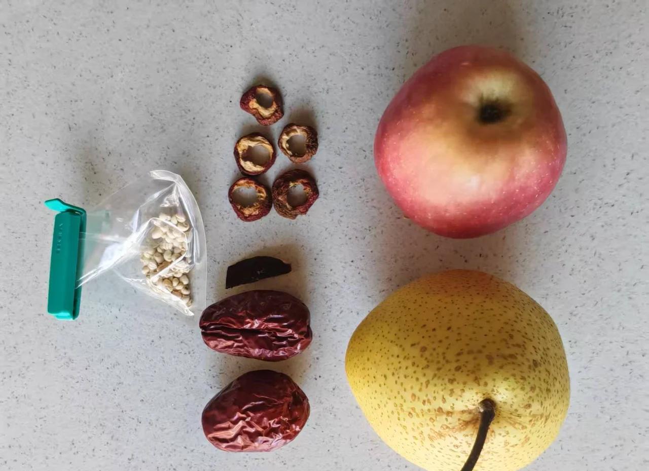 中医体质辨识与刺梨食用建议示意图