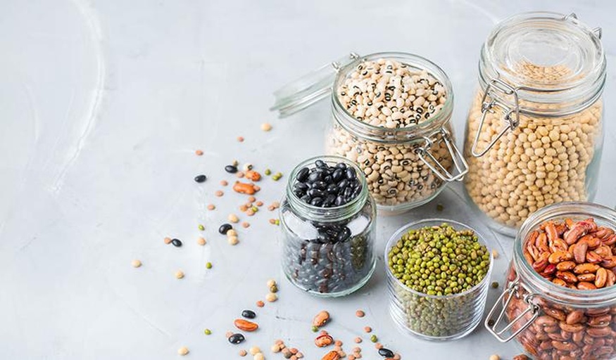 家庭厨房豆类储存场景