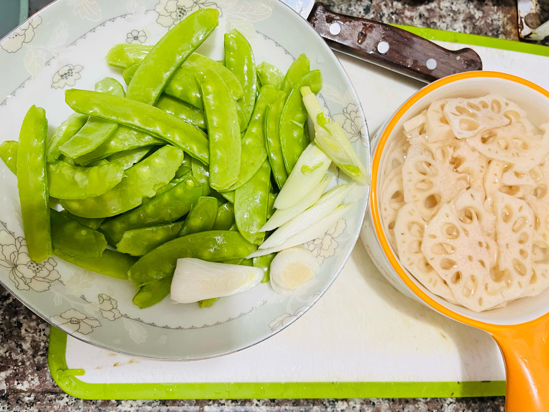 荷兰豆与藕焯水过程