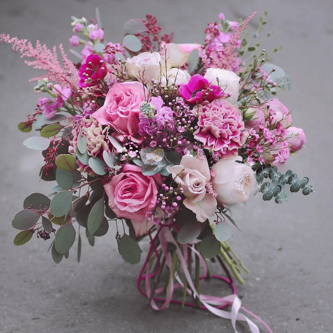 彩虹月季在花束中的应用展示