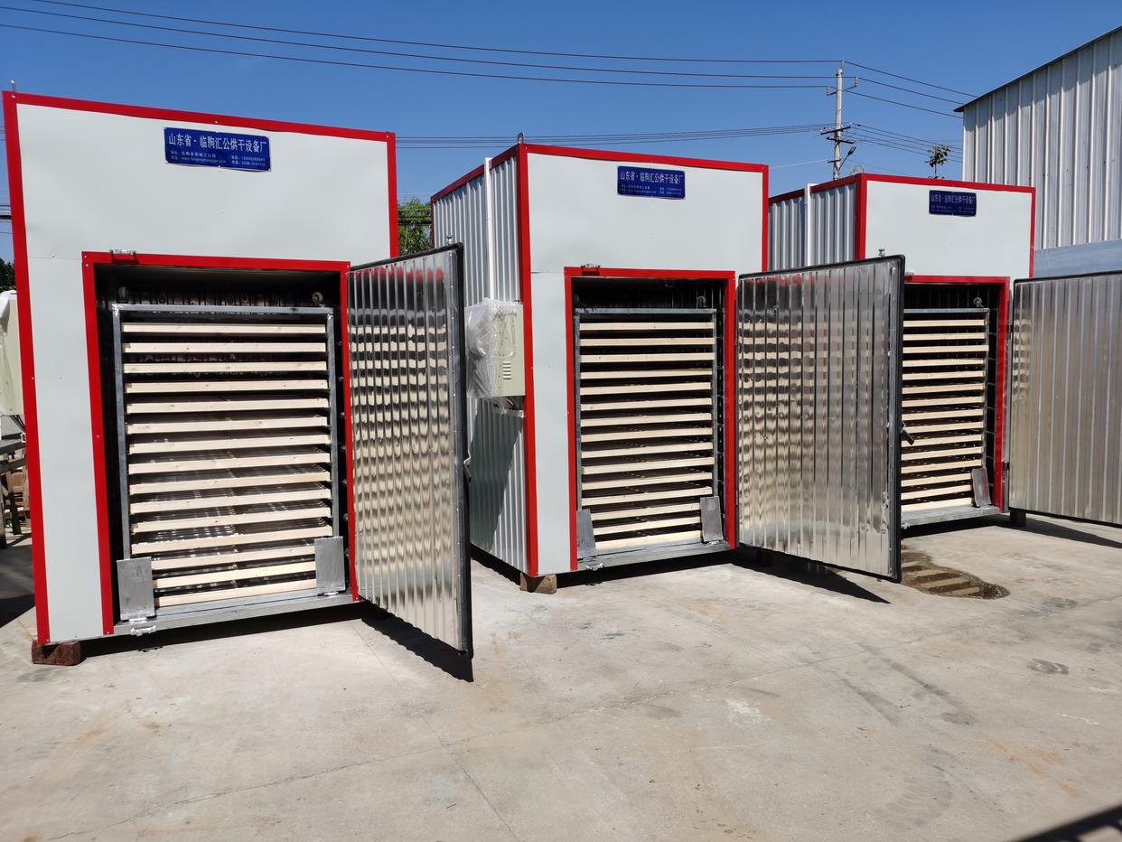 鲁丰RF-120型红薯烘烤机整机外观,立式箱体结构,尺寸约1.8m×1.1m×1.6m,适用于农村作坊车间安装,具备独立温湿度曲线编程功能 红薯烘烤机实物图:一台银灰色立式箱式烘烤机,正面带双层耐热玻璃观察窗和数字温控屏,机身侧面标注“RF-120 23.8kW”,底部配有万向轮和排水阀