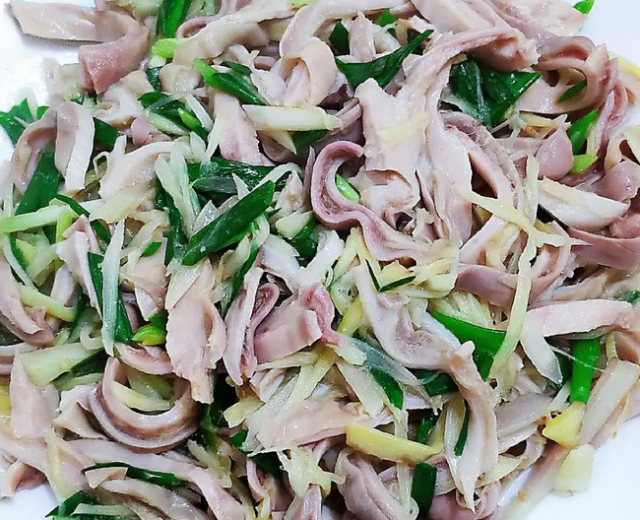 姜母与新鲜猪肚摆放对比图