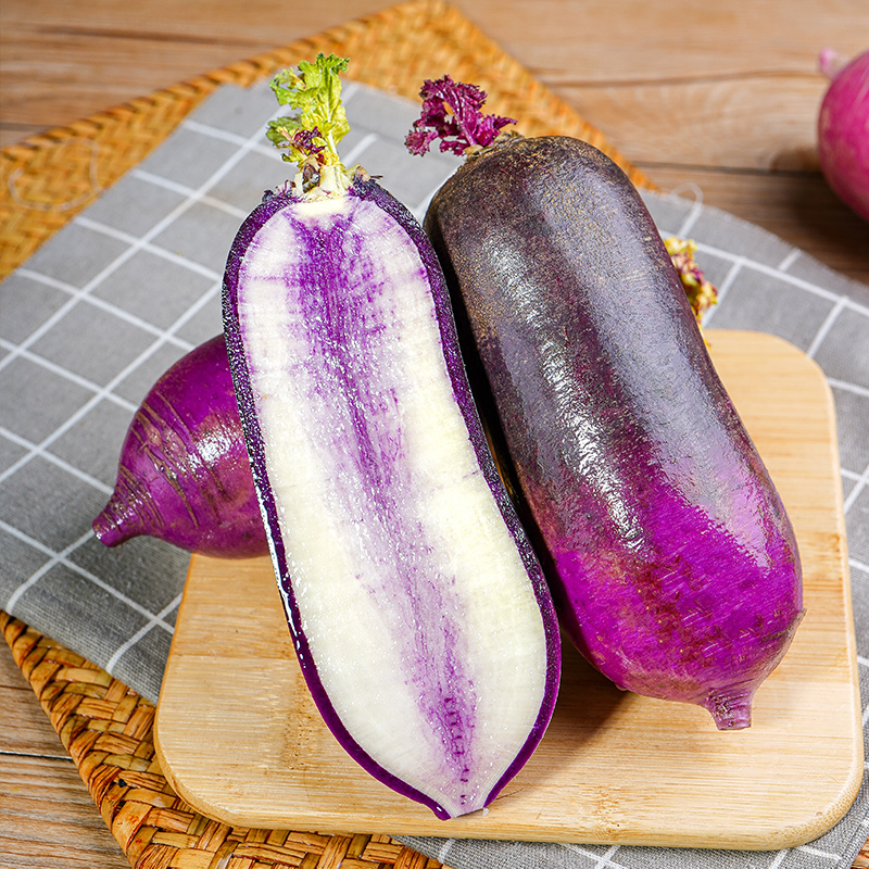 切开的紫色水果萝卜特写