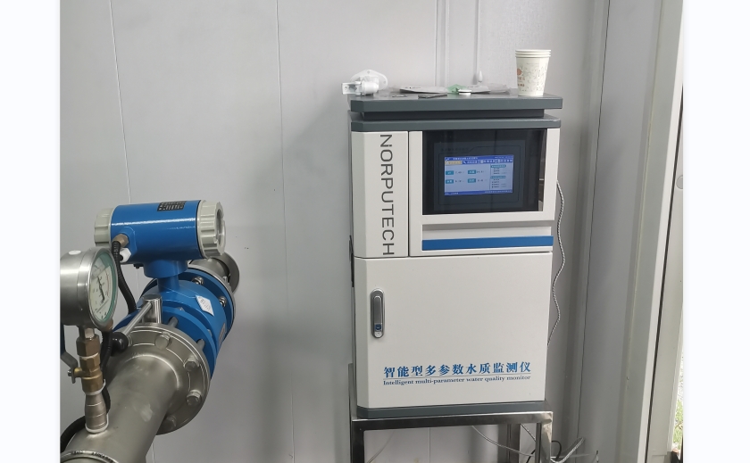 花蛤在缓流装置中吐沙的工作台实景图