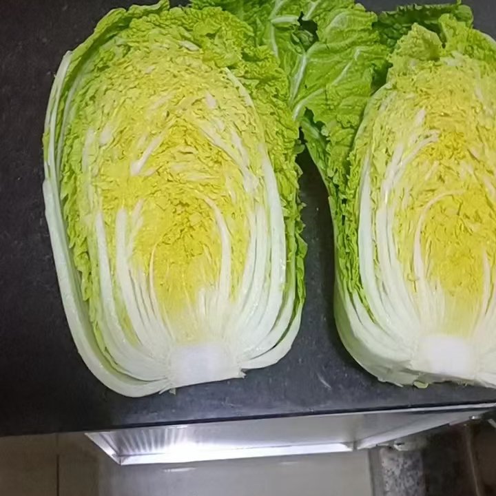 娃娃菜清洗与切分过程
