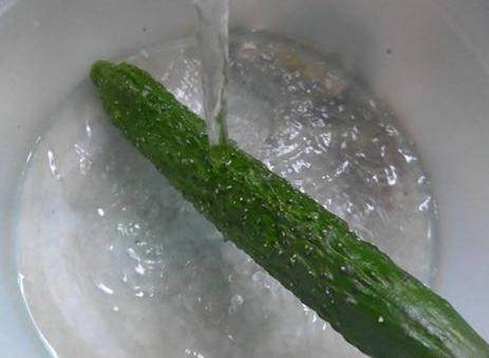 小黄瓜清洗过程