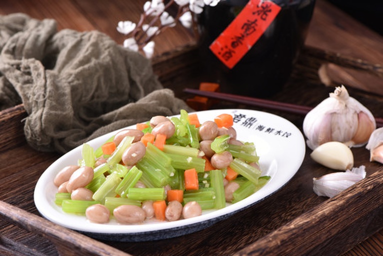 胡萝卜芹菜备料过程