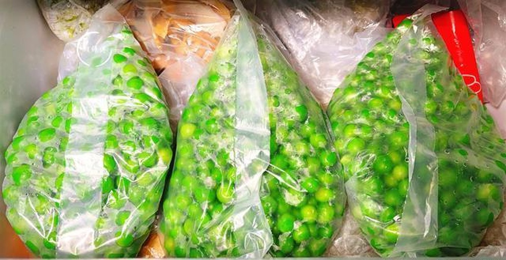 青豌豆焯水后冰水冷却过程