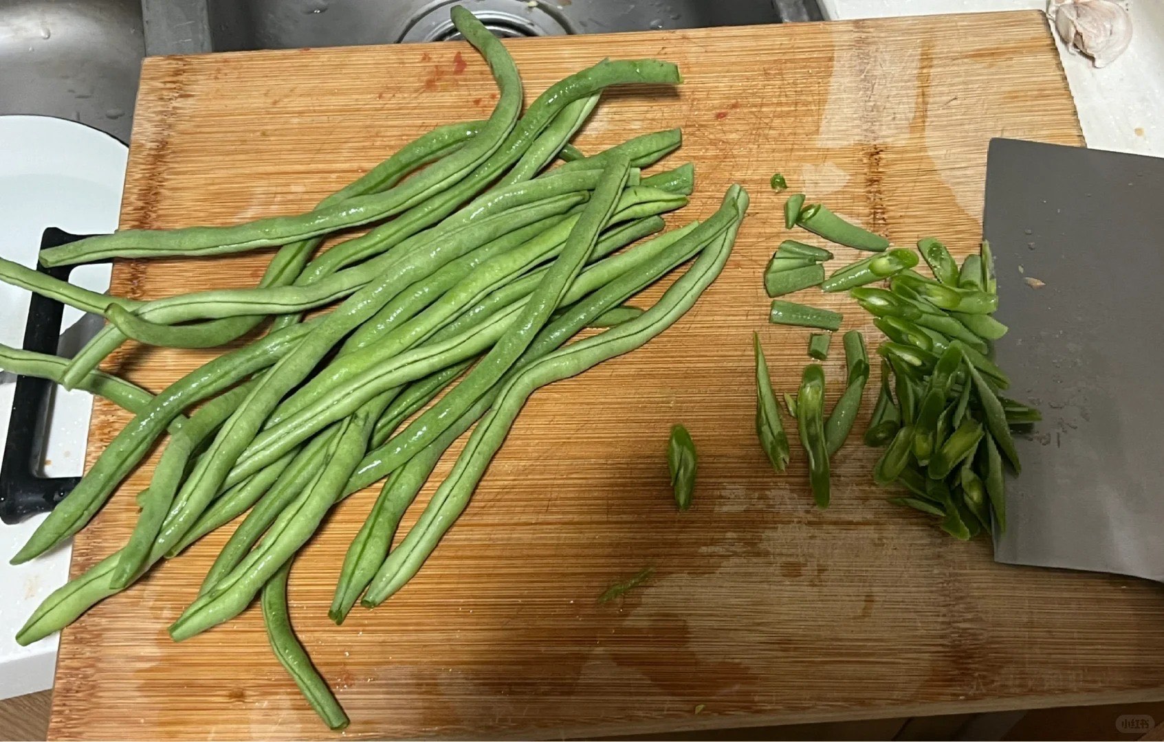 白不老豆角清洗与切段过程