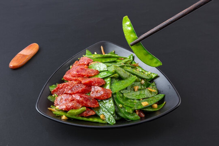 青豌豆炒成品特写