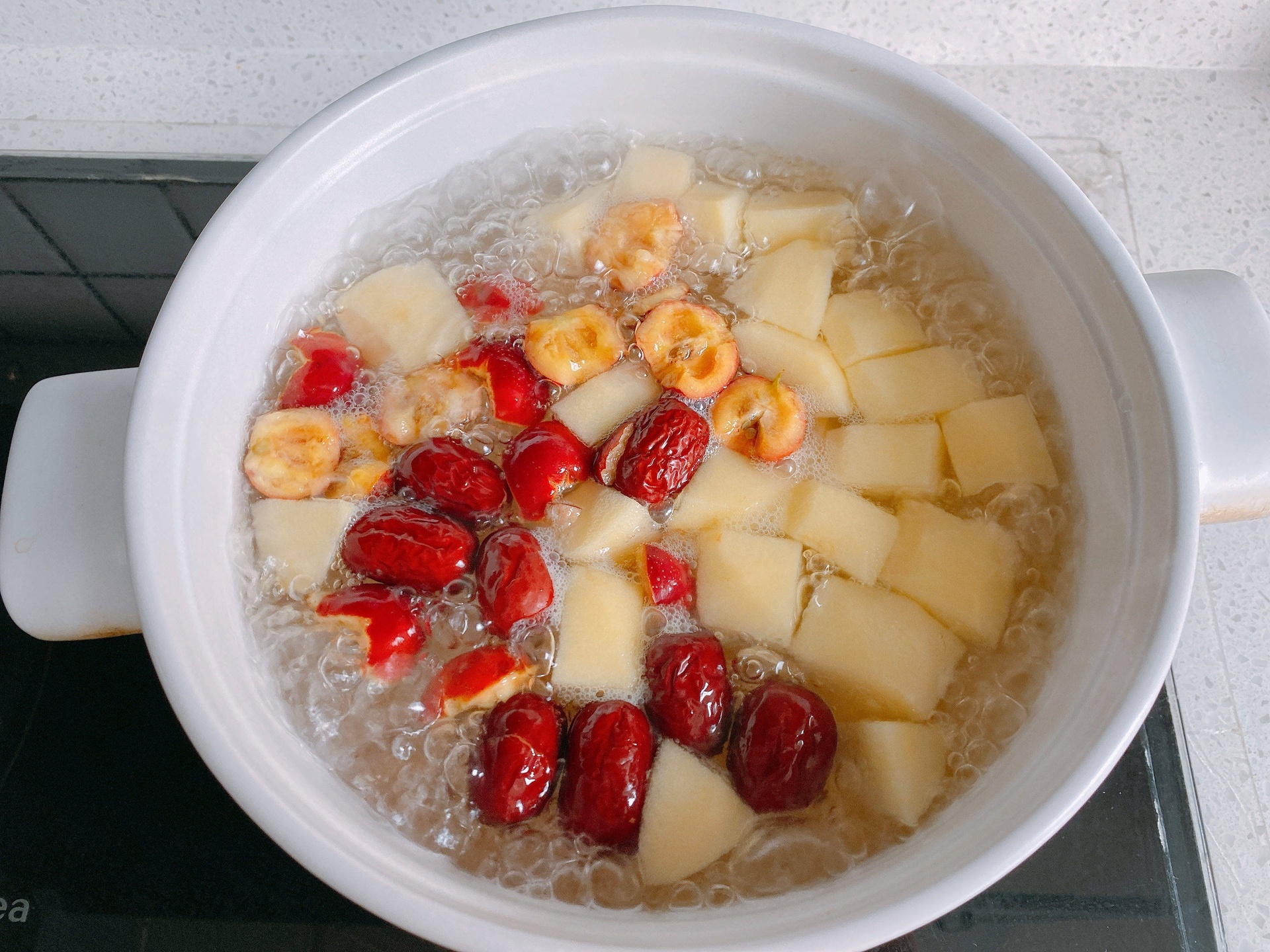 红枣煮香蕉炖煮过程特写