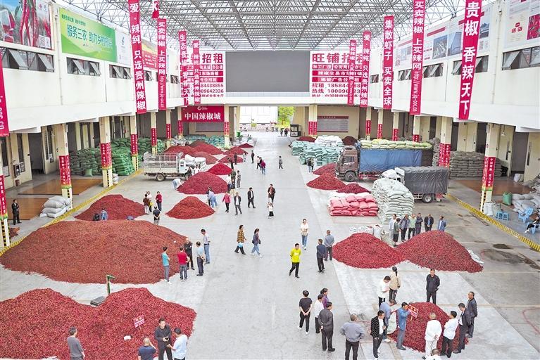 干辣椒交易市场繁忙景象