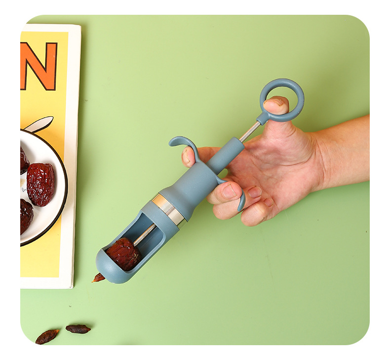 手作达人展示家庭版卸枣工具套装与成品枣圈对比图