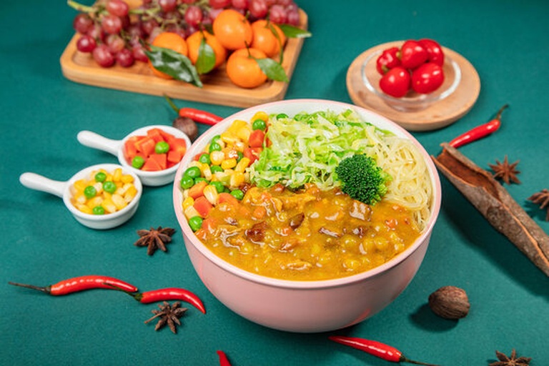 成品玉米咖喱饭摆盘效果