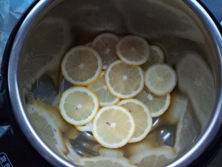 柠檬q派内馅的熬煮过程