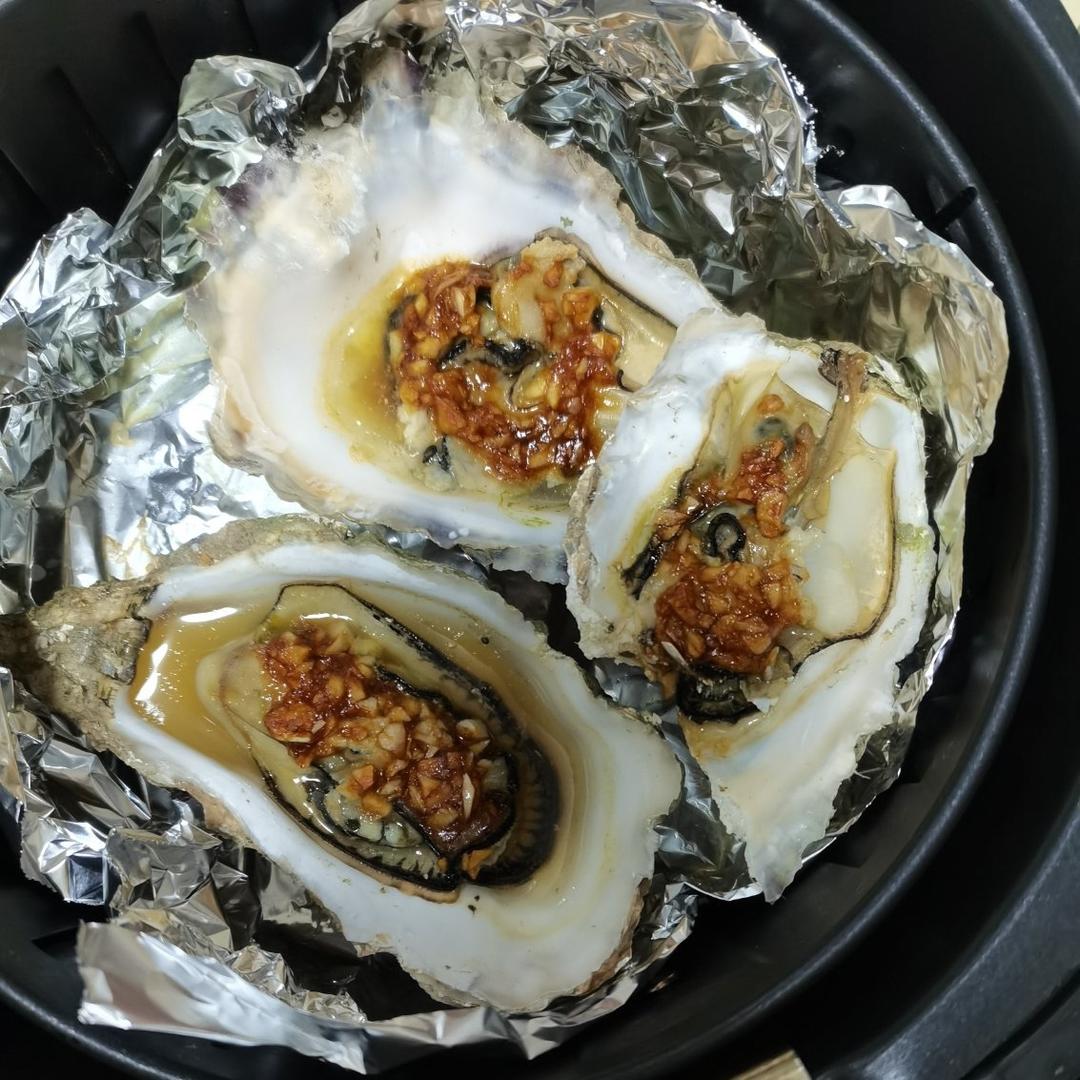 炭火烤生蚝黄金时刻特写