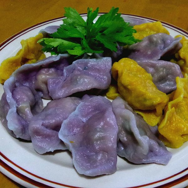 紫甘蓝馅饺子成品展示