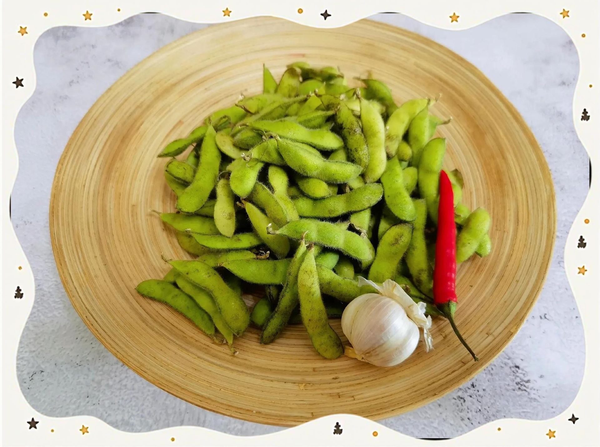 煮熟的盐水毛豆拼盘