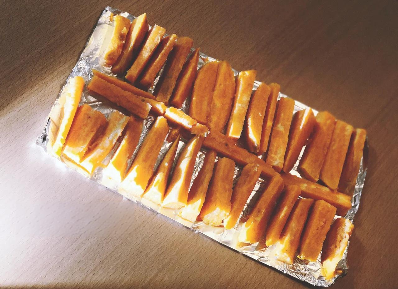 双层锡纸包裹红薯过程