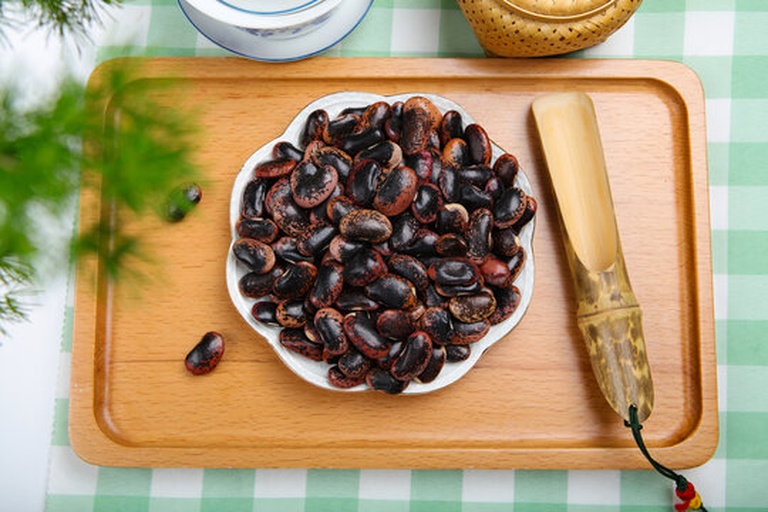 黑色豆制品拼盘