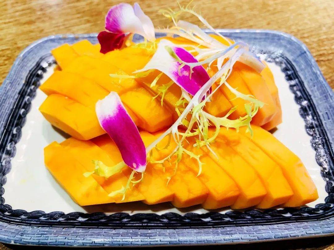 鹰嘴芒果切块拼盘