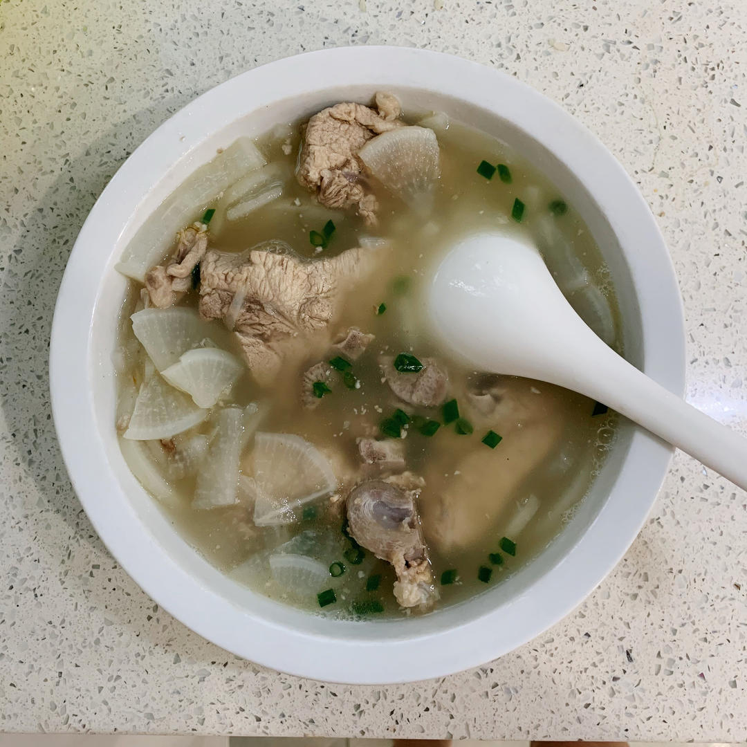 白萝卜炖汤场景图