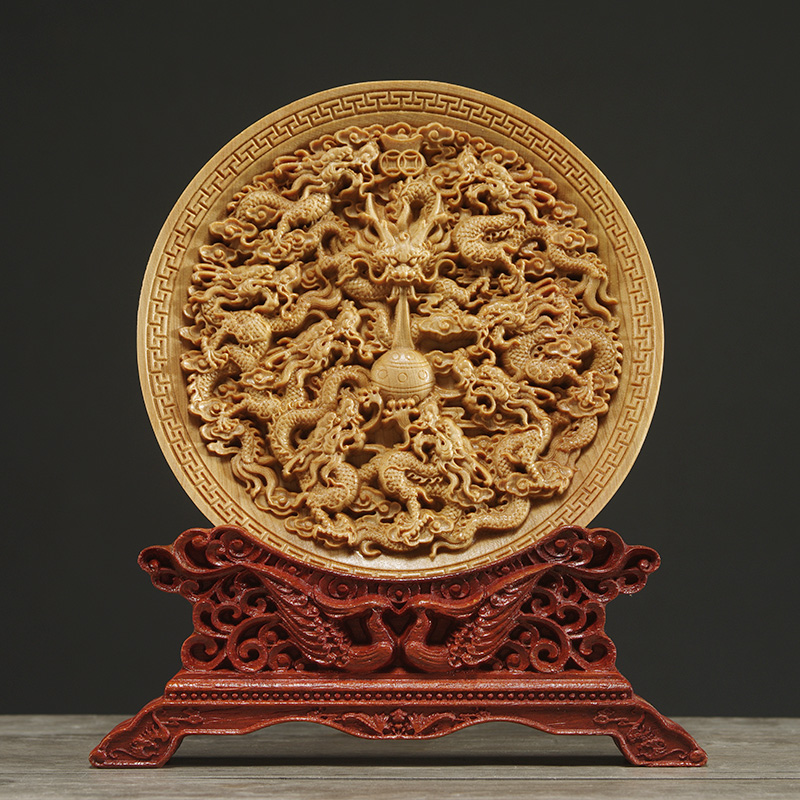 龙柏木制成的工艺品展示